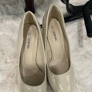 Size 6. Has scuff mark on each shoe